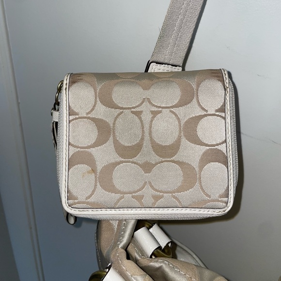 Coach Vintage Poppy Signature Collection Tan/Light Gold Medium Handbag - Picture 6 of 8